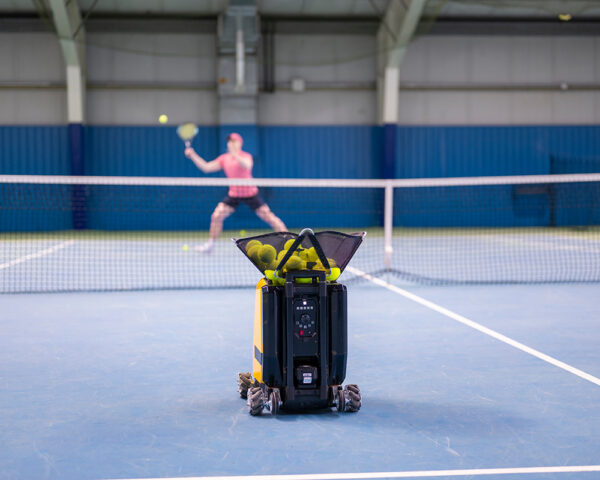 Moving tennis ball launcher - Sportbot